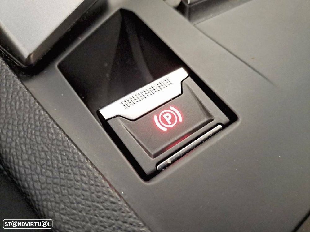 Peugeot 408 1.2 Hybrid Allure e-DCS6 - 24