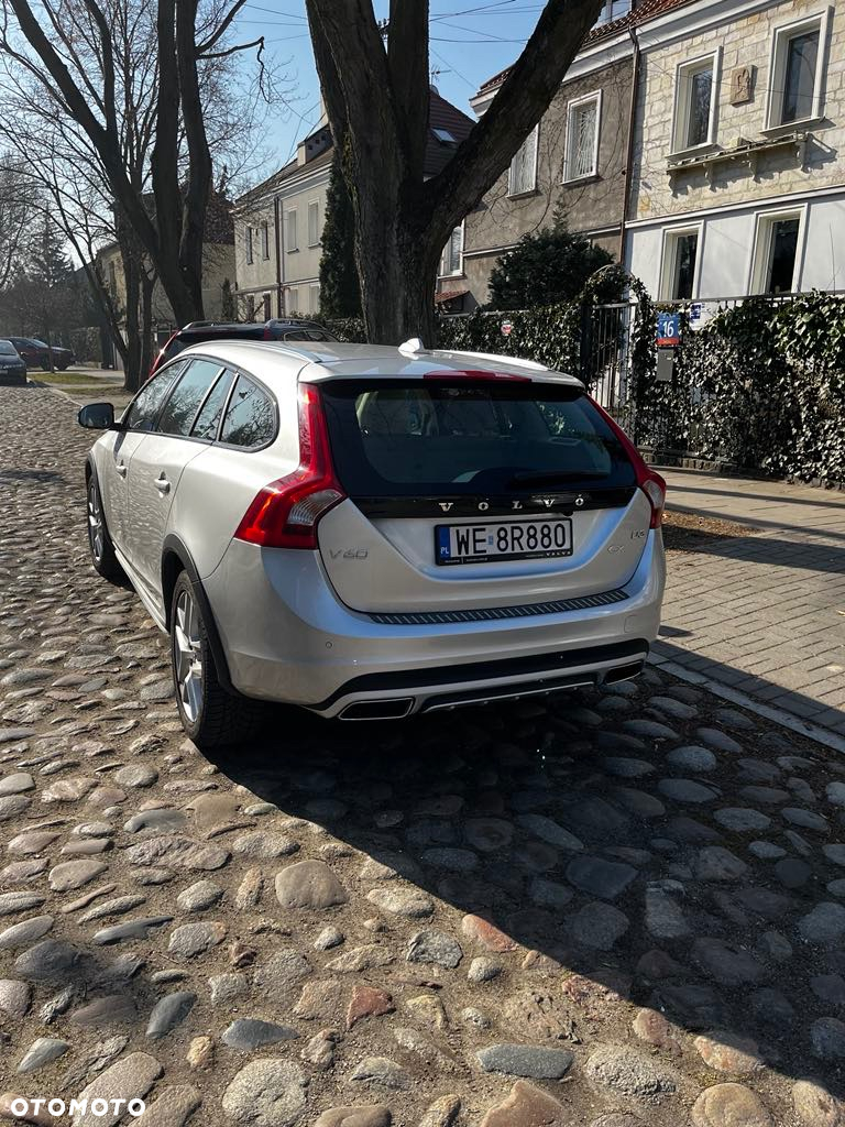 Volvo V60 Cross Country D3 Drive-E Summum - 3