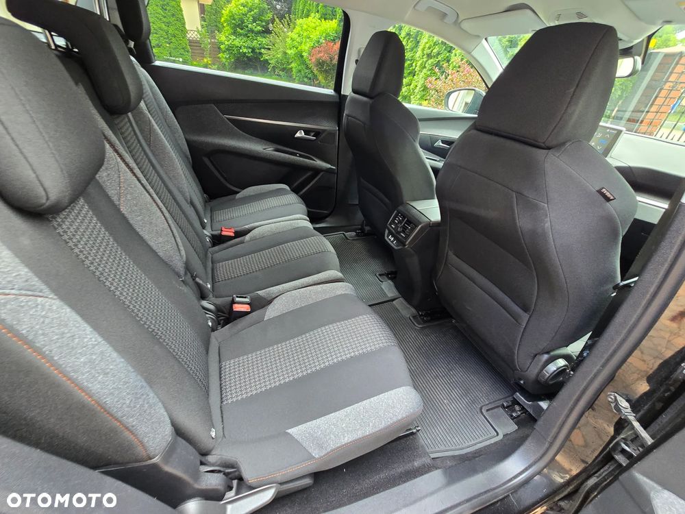 Peugeot 5008 - 8