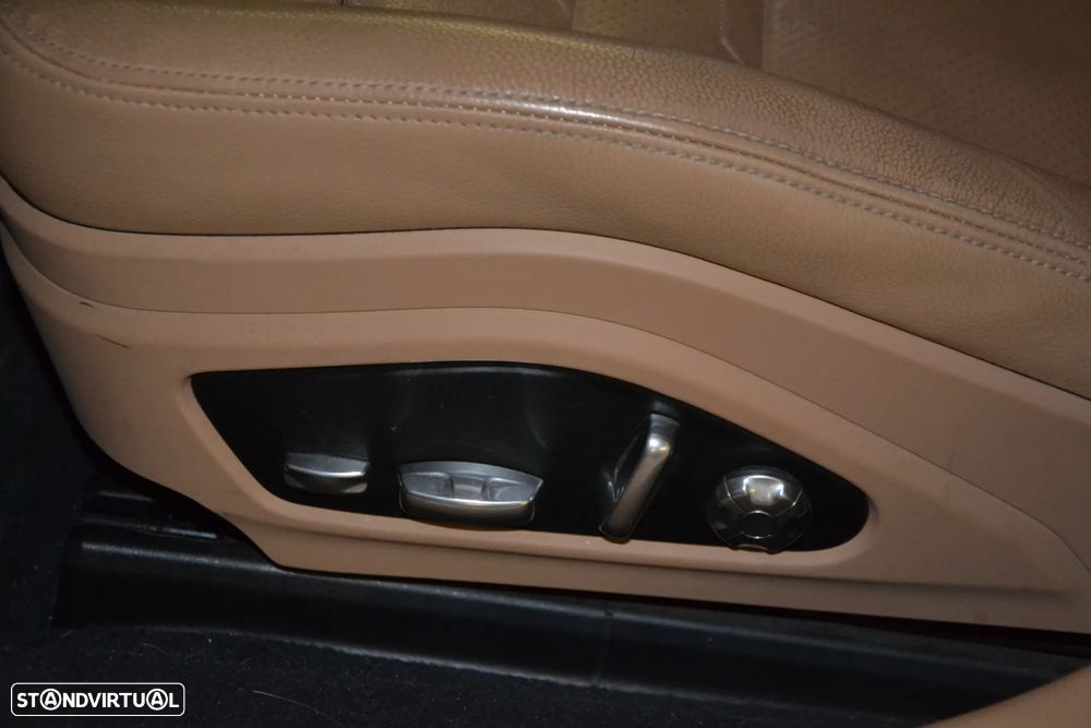 Porsche Panamera Sport Turismo 4 E-Hybrid Platinum Edition - 30