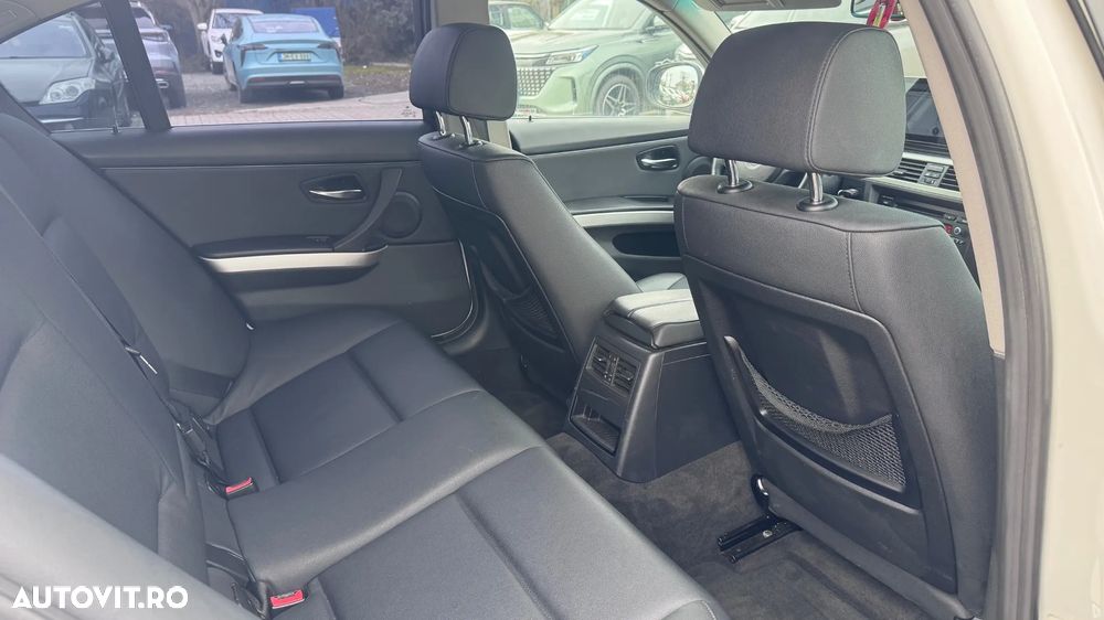 BMW Seria 3 330d xDrive - 15