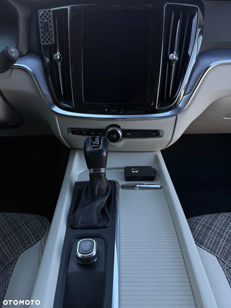 Volvo V60 D4 Momentum Pro - 18
