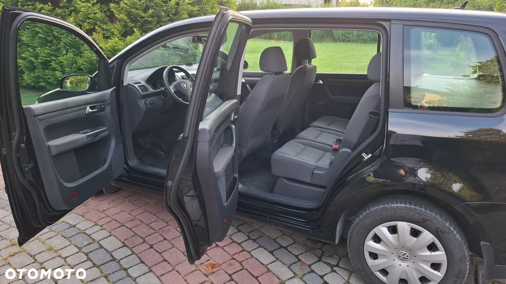Volkswagen Touran 1.6 Conceptline - 16
