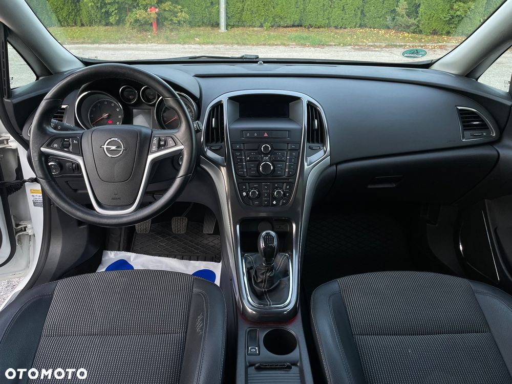 Opel Astra 1.4 Turbo Exklusiv - 11