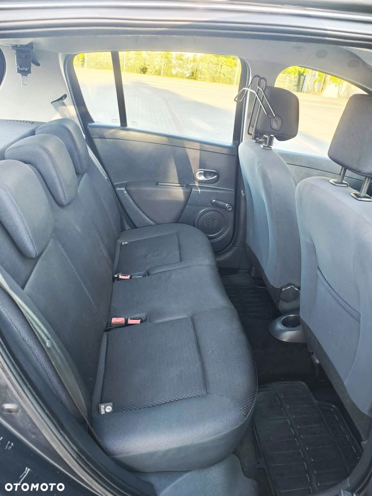 Renault Clio 1.2 16V Confort Authentique - 34