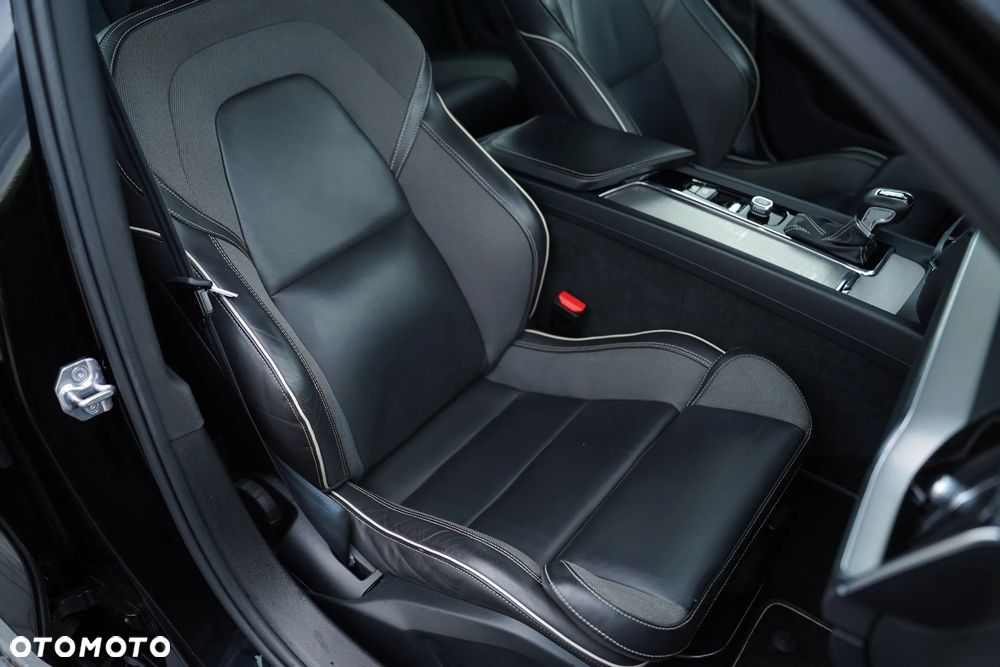 Volvo S60 T5 R-Design - 24