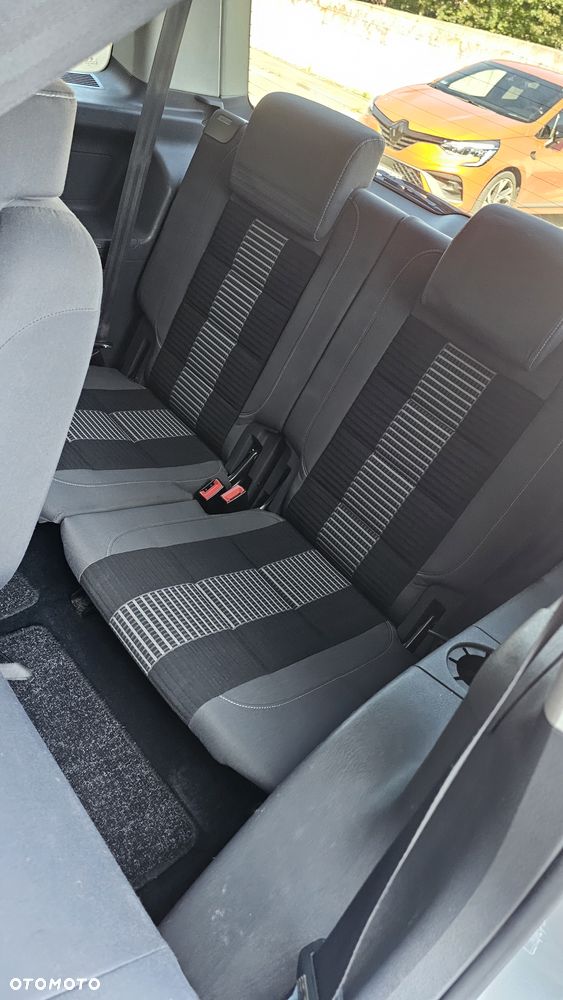 Volkswagen Touran - 14