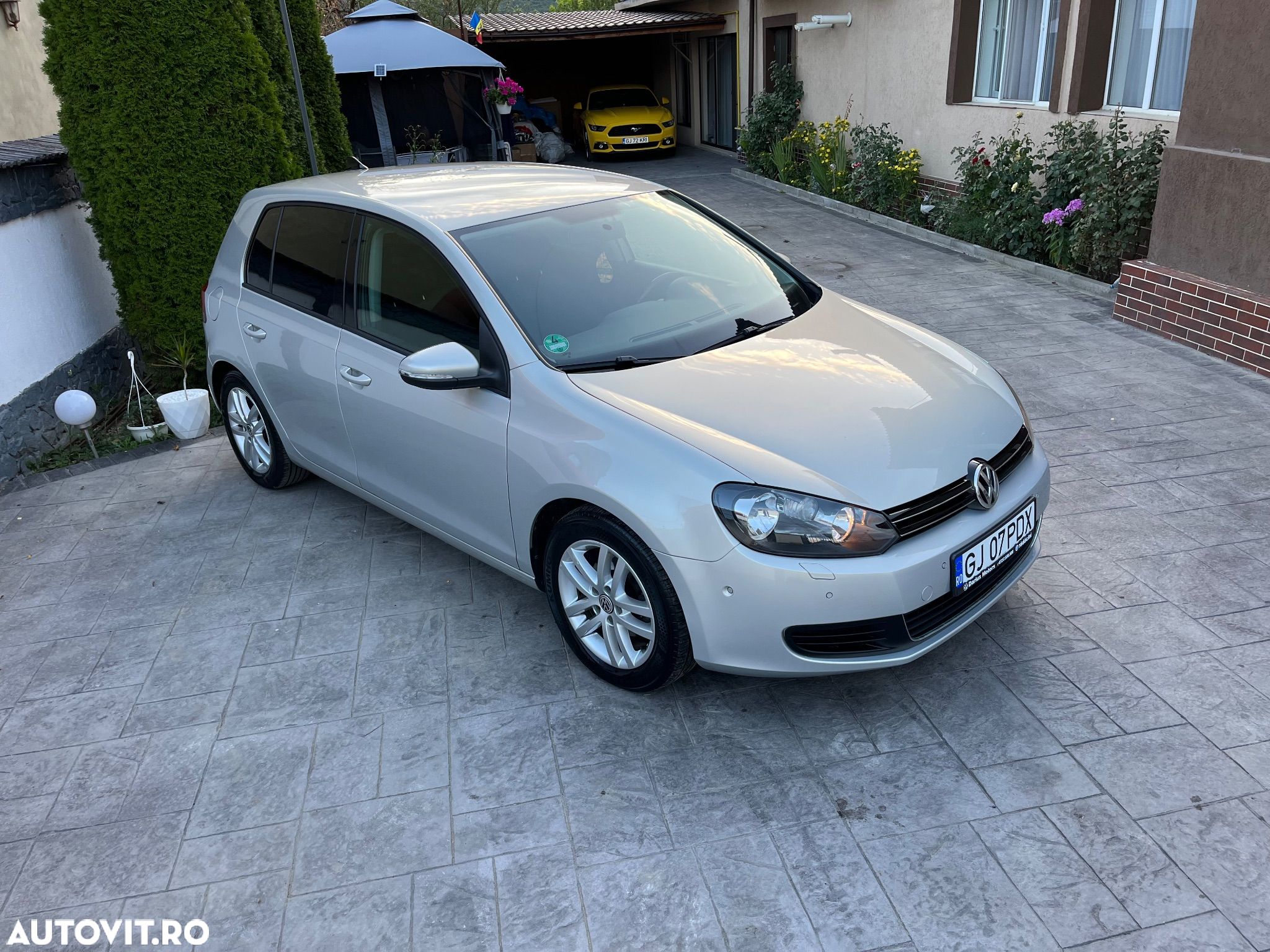 Volkswagen Golf 2.0 TDI Highline - 1