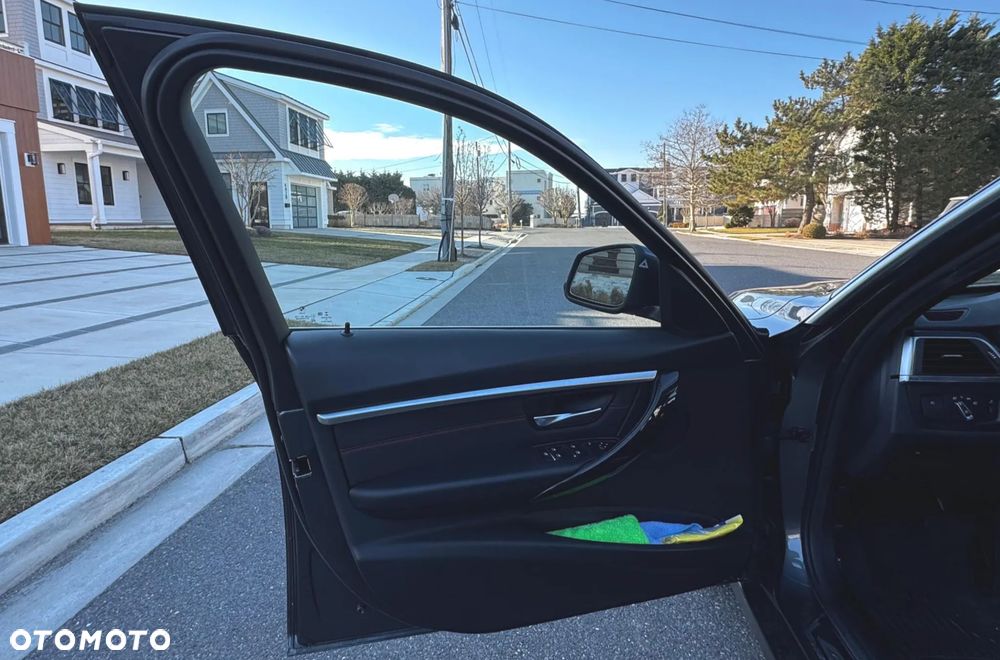 BMW Seria 3 330i xDrive Edition Luxury Line Purity - 17