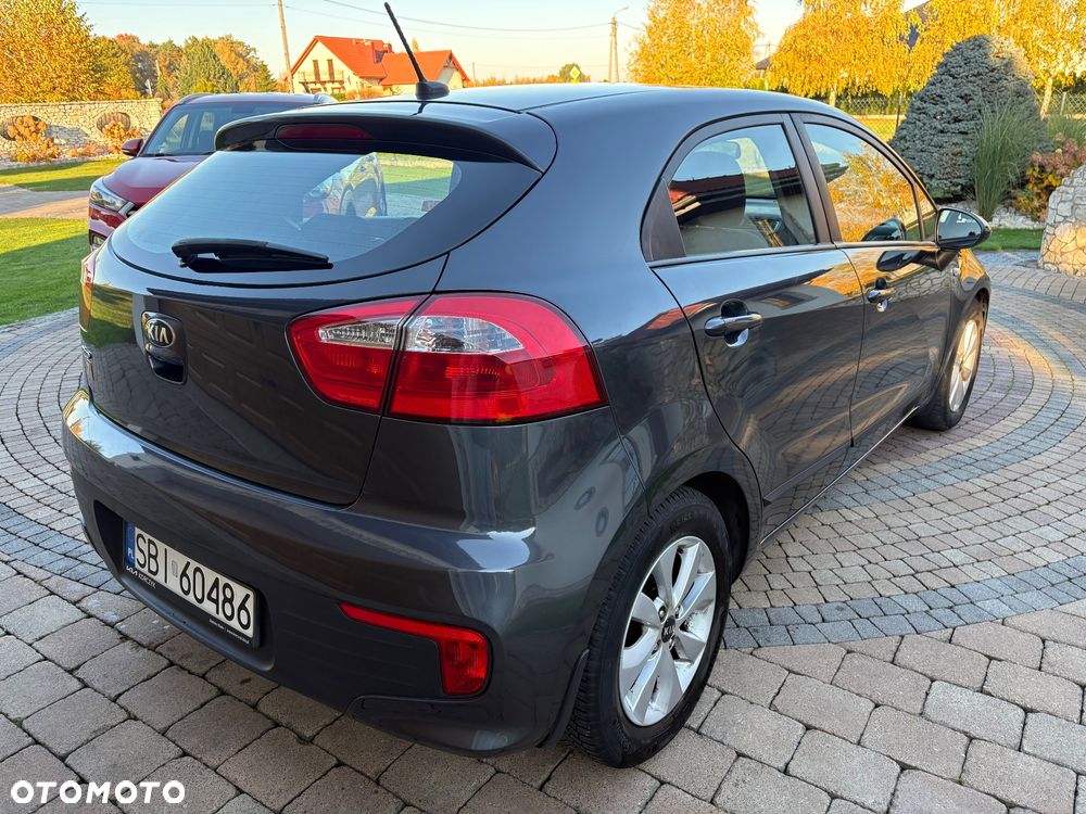 Kia Rio 1.2 L - 5