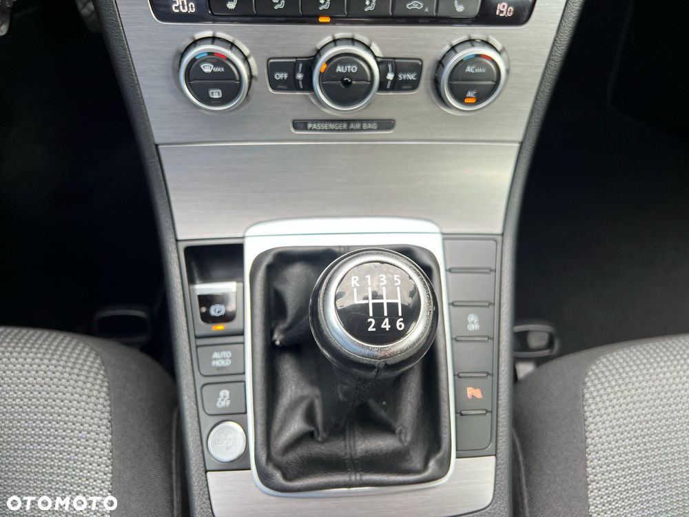 Volkswagen Passat 1.6 TDI Comfortline - 18