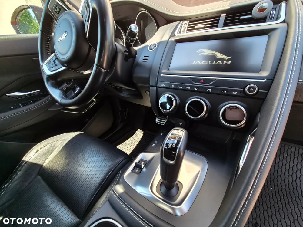 Jaguar E-Pace 2.0 i4P AWD R-Dynamic SE - 13