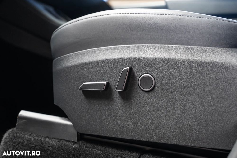 Tesla Model Y Long Range Dual Motor AWD - 23