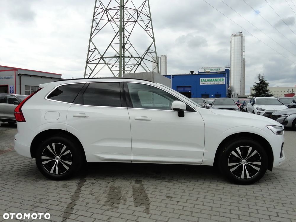 Volvo XC 60 B4 D AWD Geartronic Momentum Pro - 31