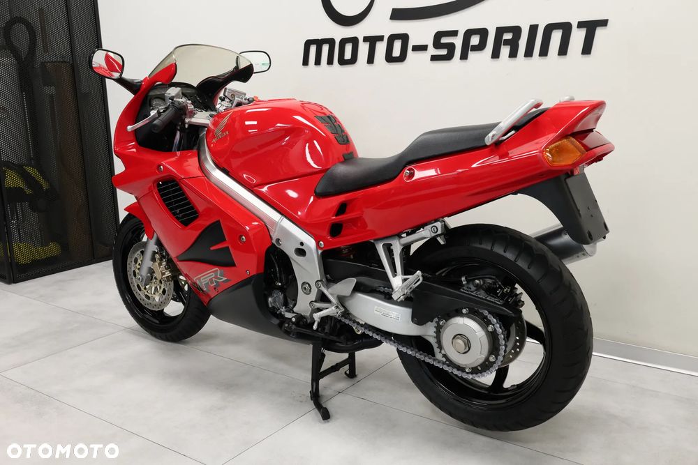 Honda VFR - 9