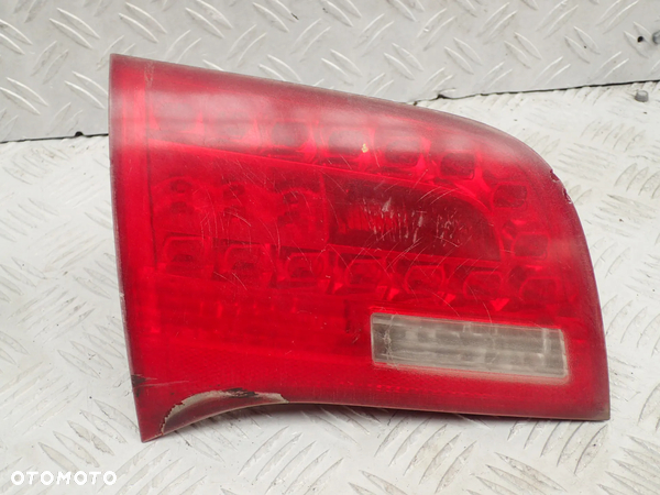 LAMPA LEWA TYŁ AUDI A6 C6  LED W KLAPĘ  4F9945093A