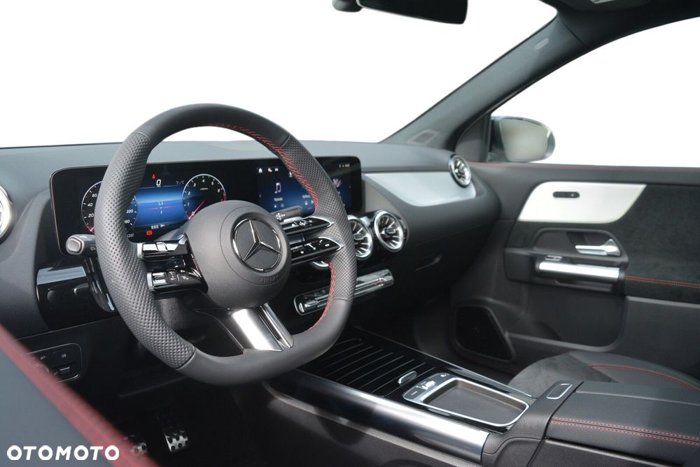 Mercedes-Benz GLA - 7