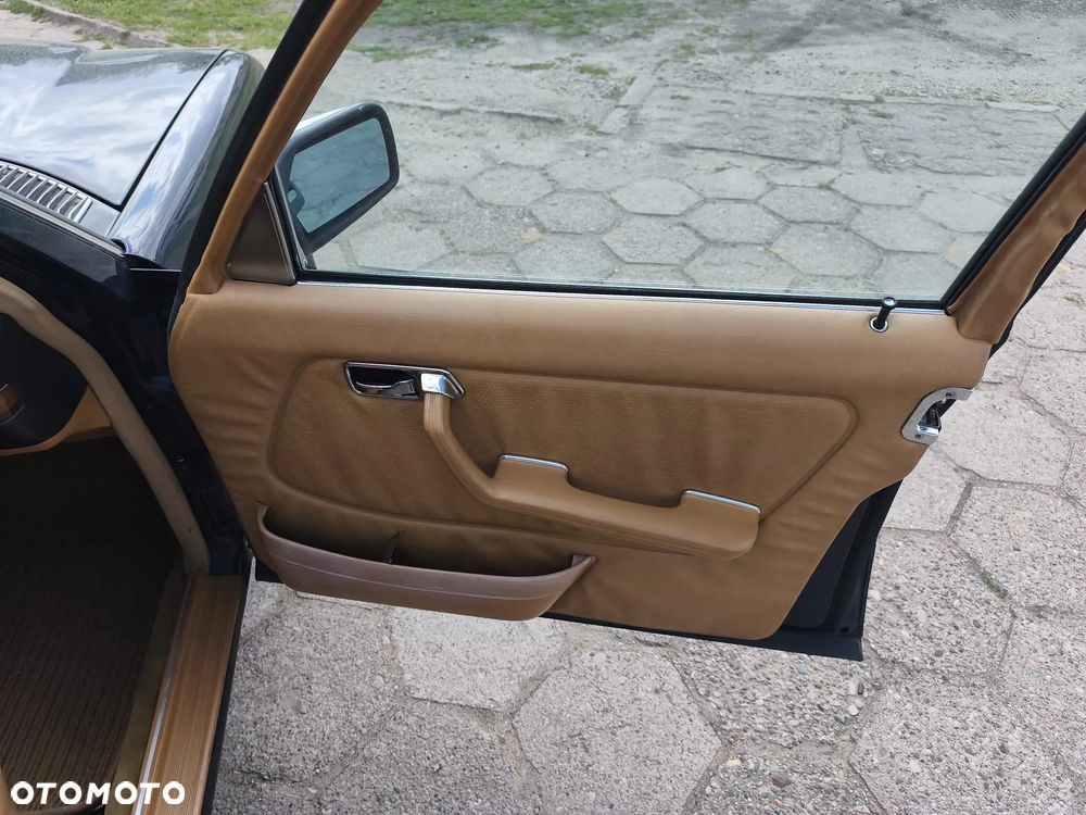 Mercedes-Benz W123 - 23
