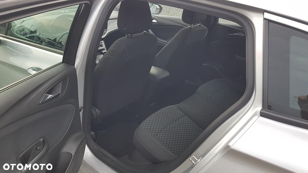Opel Astra 1.6 CDTI Essentia - 25