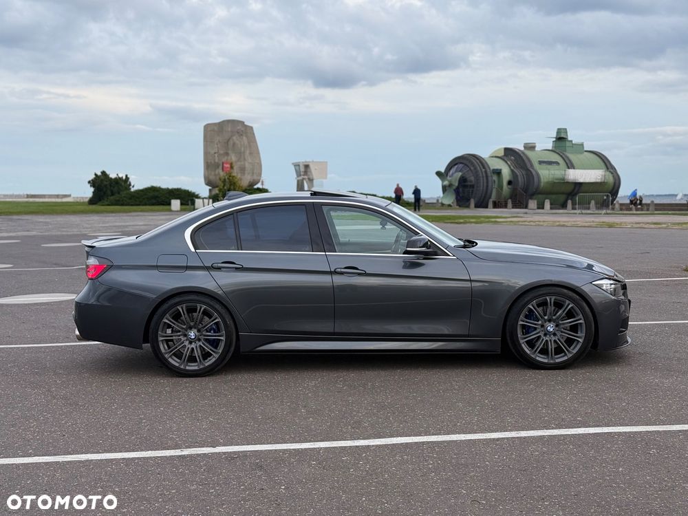 BMW Seria 3 330i xDrive M Sport - 4