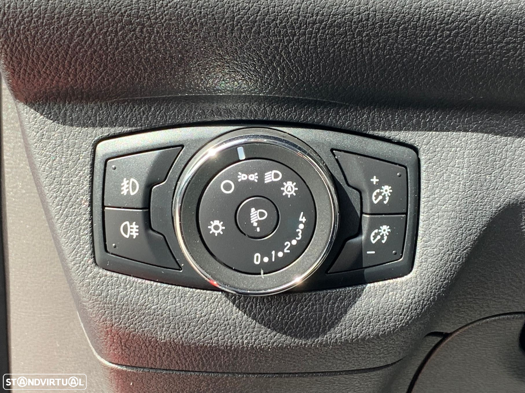 Ford Tourneo Connect 1.0i EcoBoost Titanium - 28