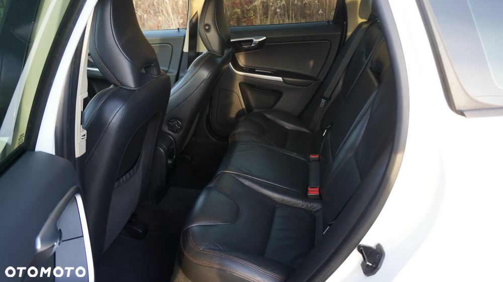 Volvo XC 60 D3 Momentum - 11