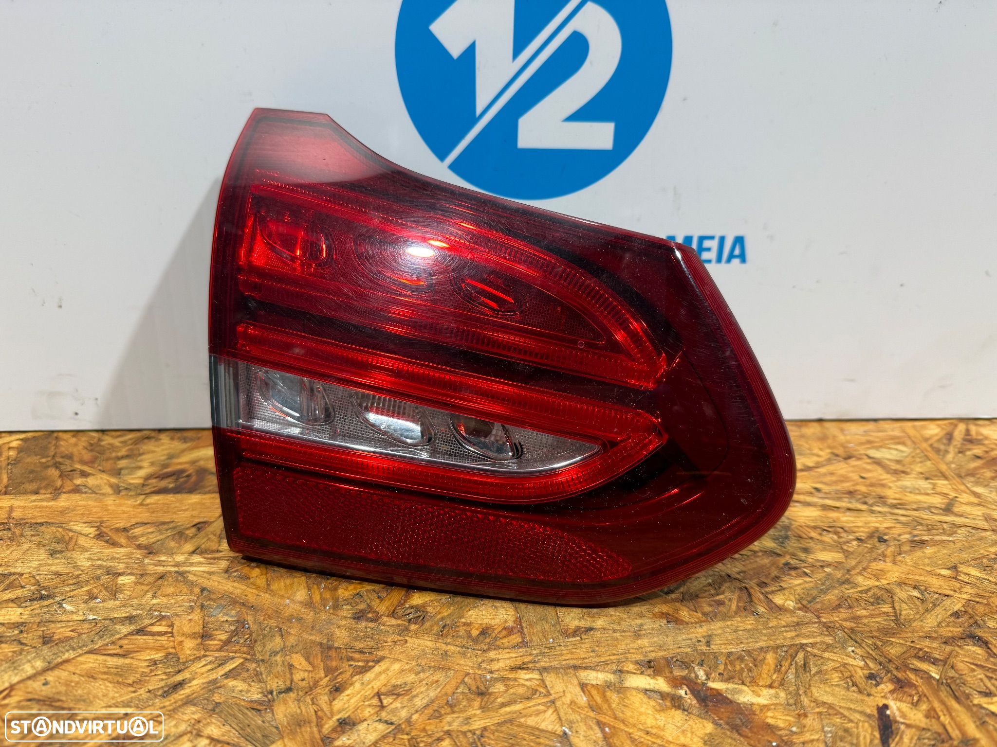 Farolim traseiro esquerdo da mala Mercedes W205 carrinha - 1
