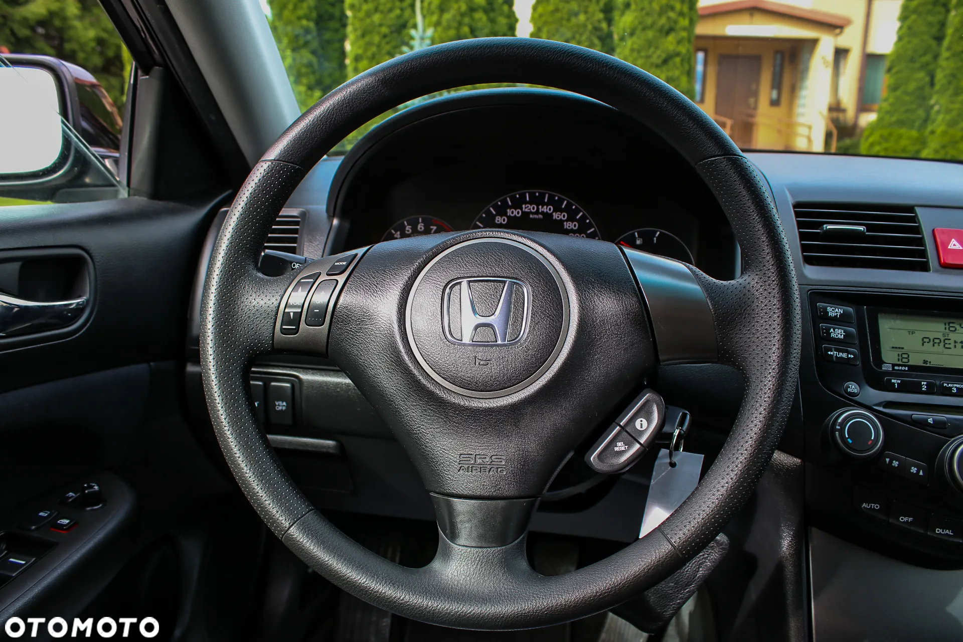 Honda Accord 2.0 Executive - 29