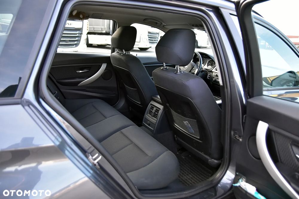 BMW Seria 3 320d - 22