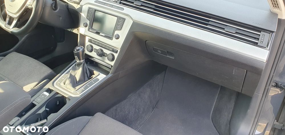 Volkswagen Passat 1.6 TDI (BlueMotion Technology) Comfortline - 21