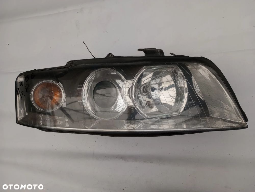 Lampa Prawy Przód Audi A4 B6 - 2
