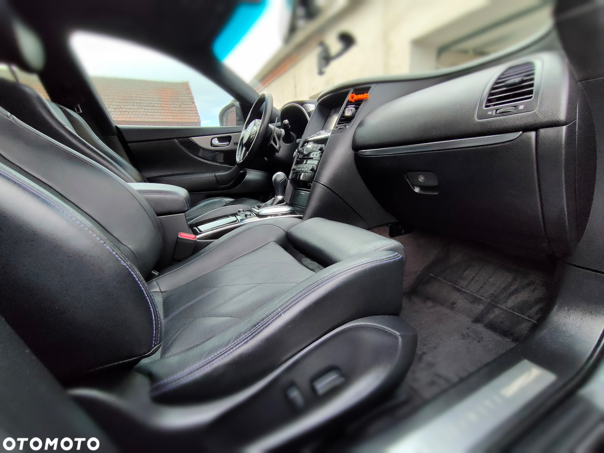 Infiniti QX70 3.0d S - 24