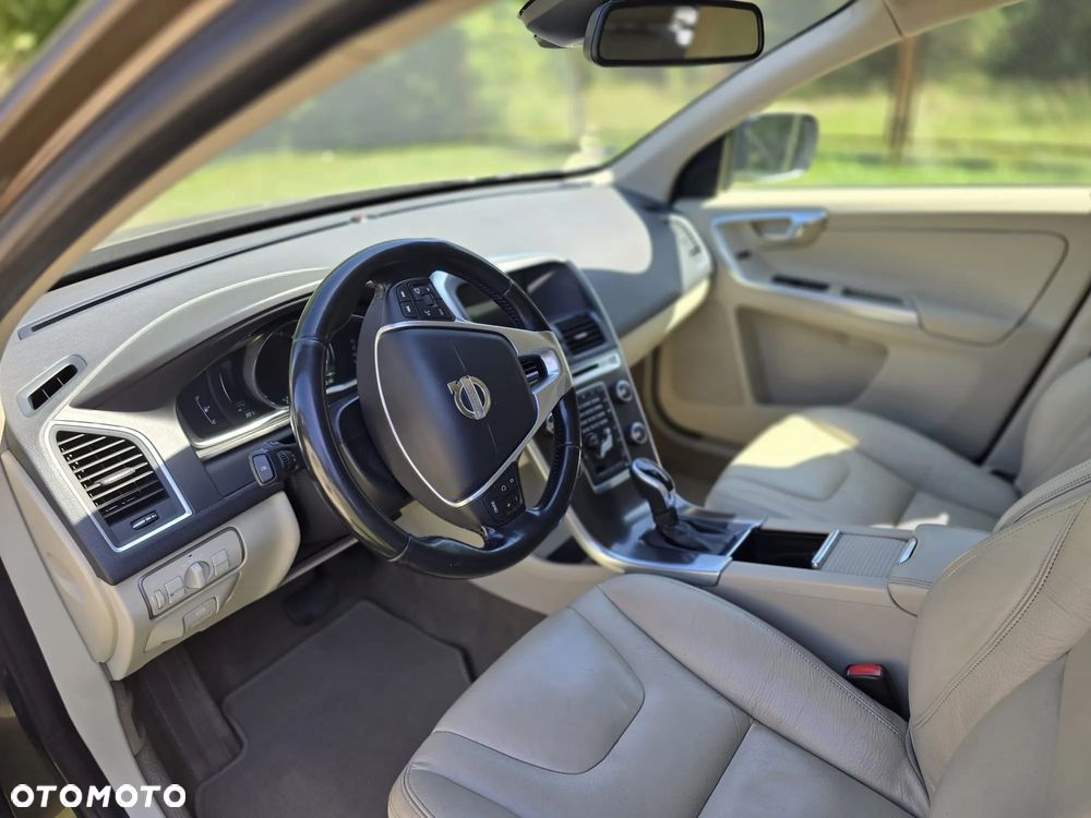 Volvo XC 60 D5 AWD Summum - 6