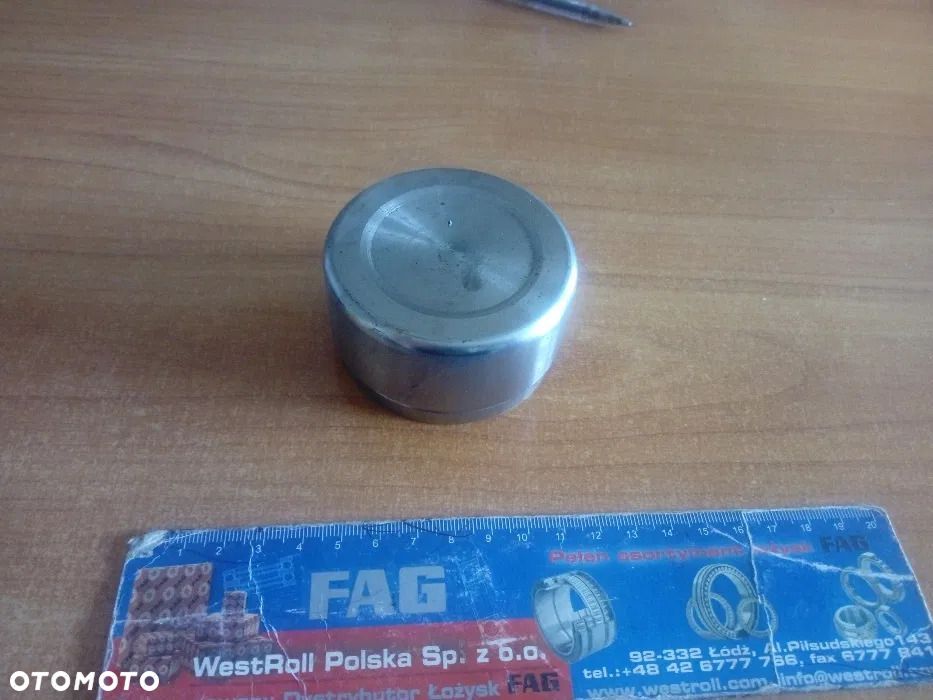 Tłoczek zacisku hamulcowego ładowarki 534C,534E