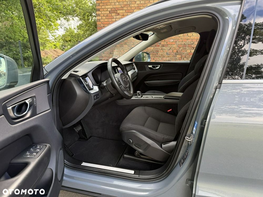 Volvo XC 60 B4 D Geartronic Momentum Pro - 24