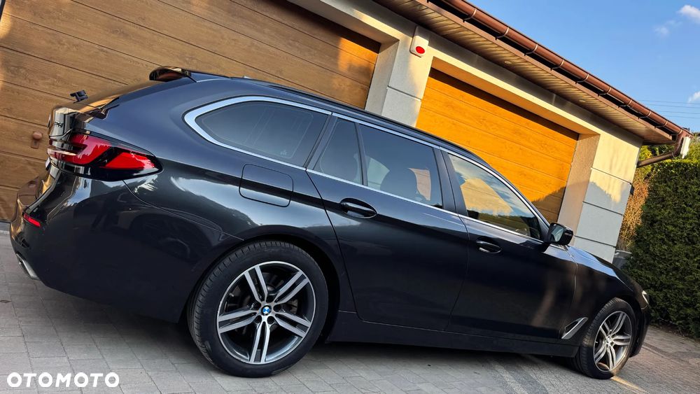 BMW Seria 5 520d Sport Line - 11