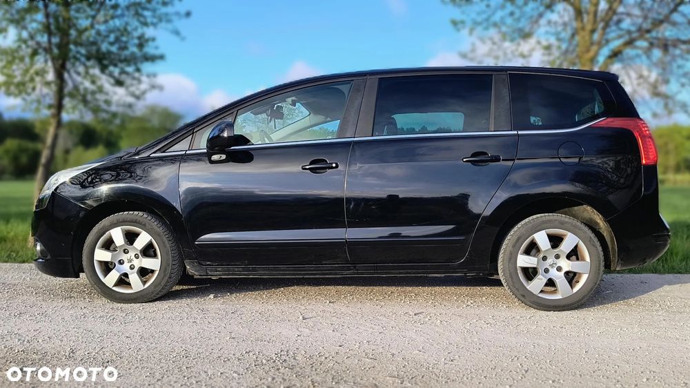 Peugeot 5008 - 8
