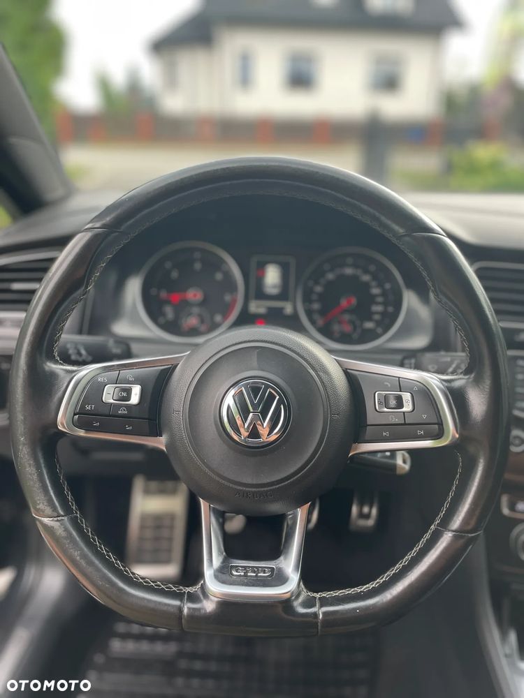 Volkswagen Golf - 14