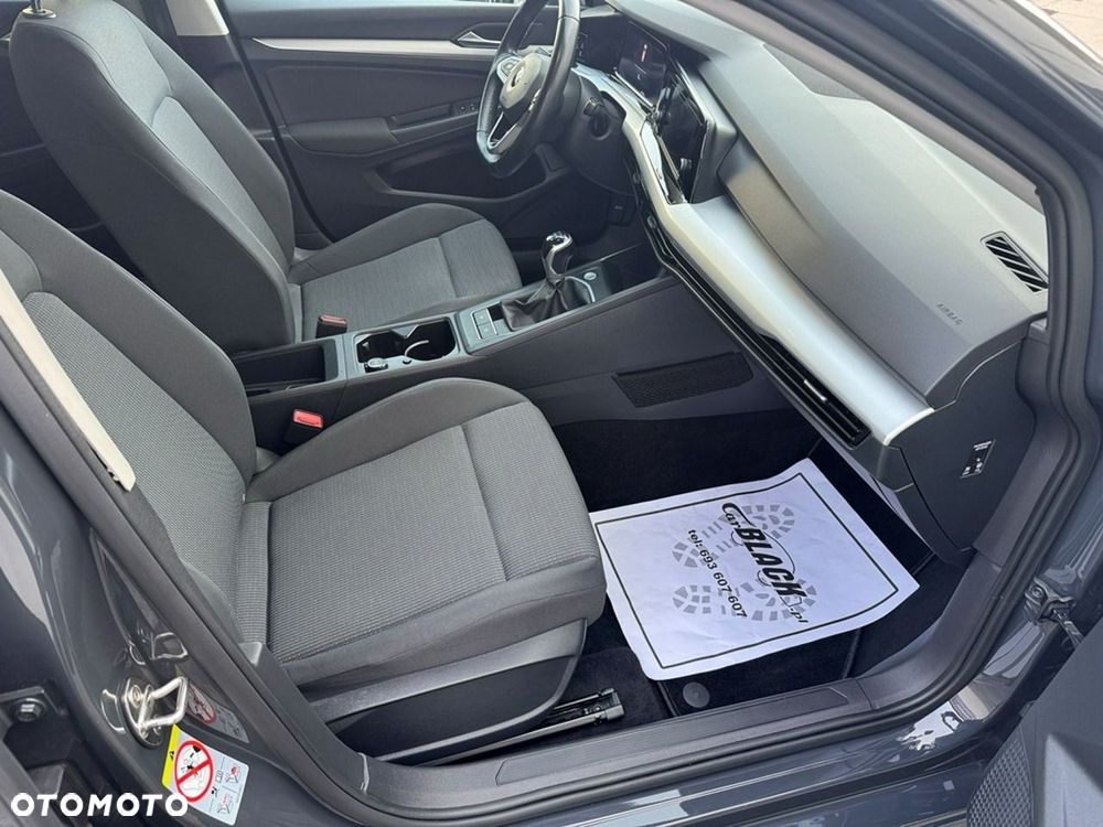 Volkswagen Golf - 8