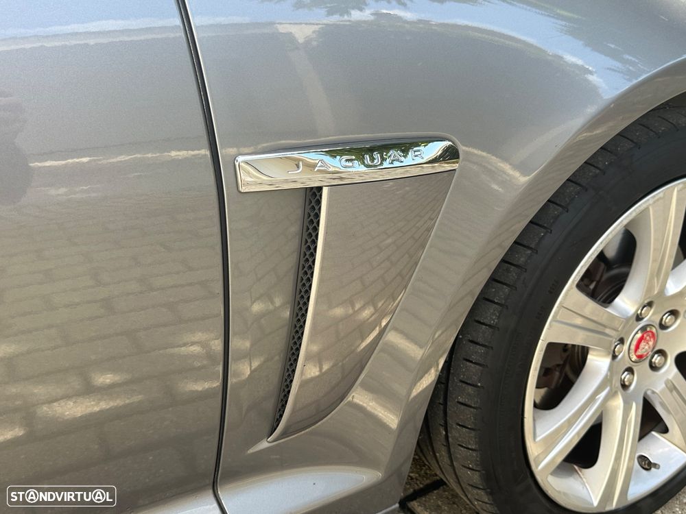 Jaguar XF 2.2 D Premium Luxury - 27