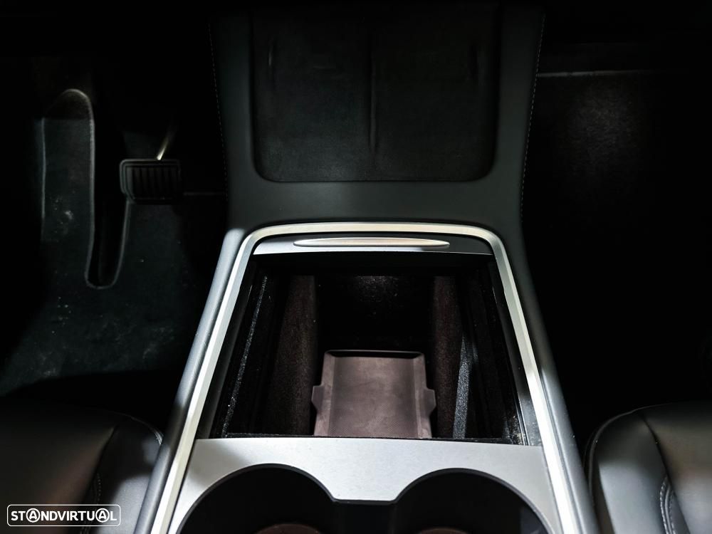 Tesla Model Y Long Range Dual Motor AWD - 38