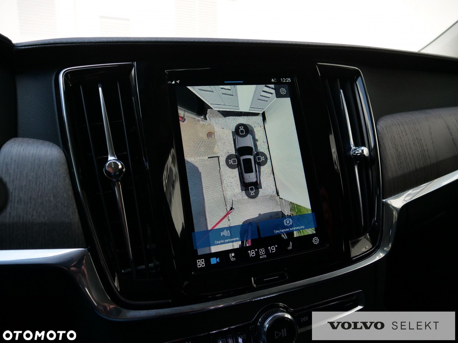 Volvo V90 Cross Country - 26