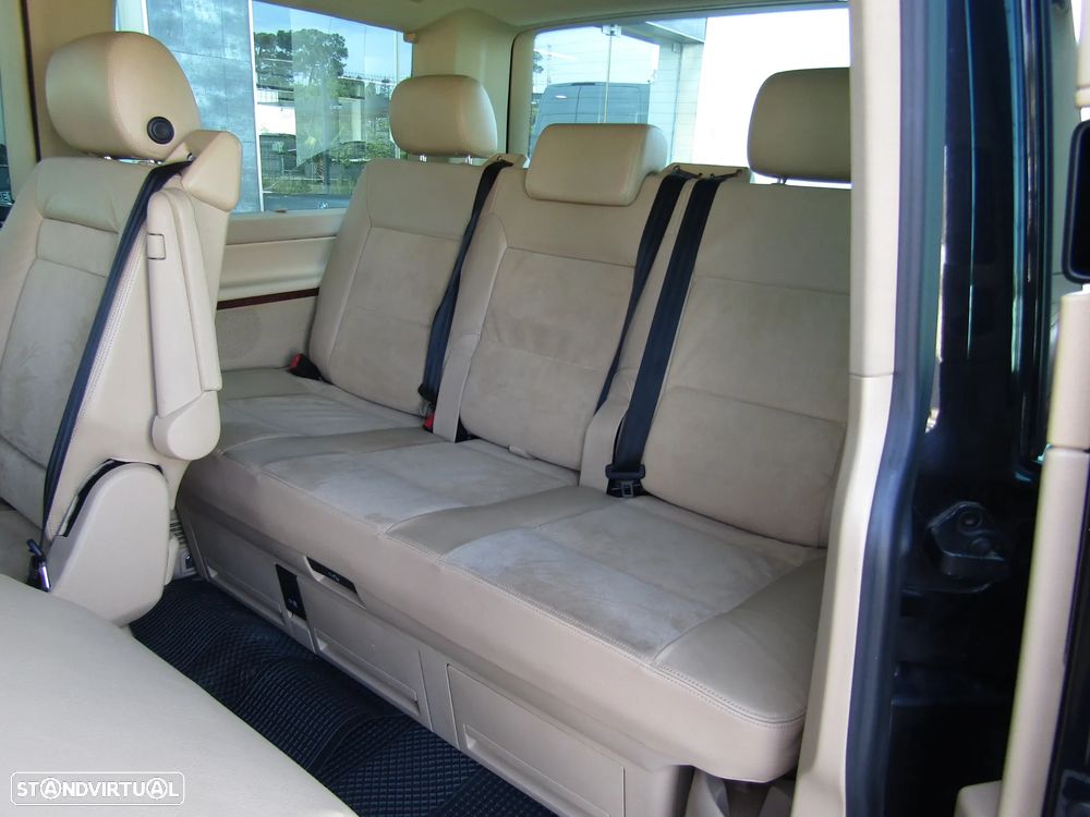 VW Multivan 2.5 TDi Highline - 24