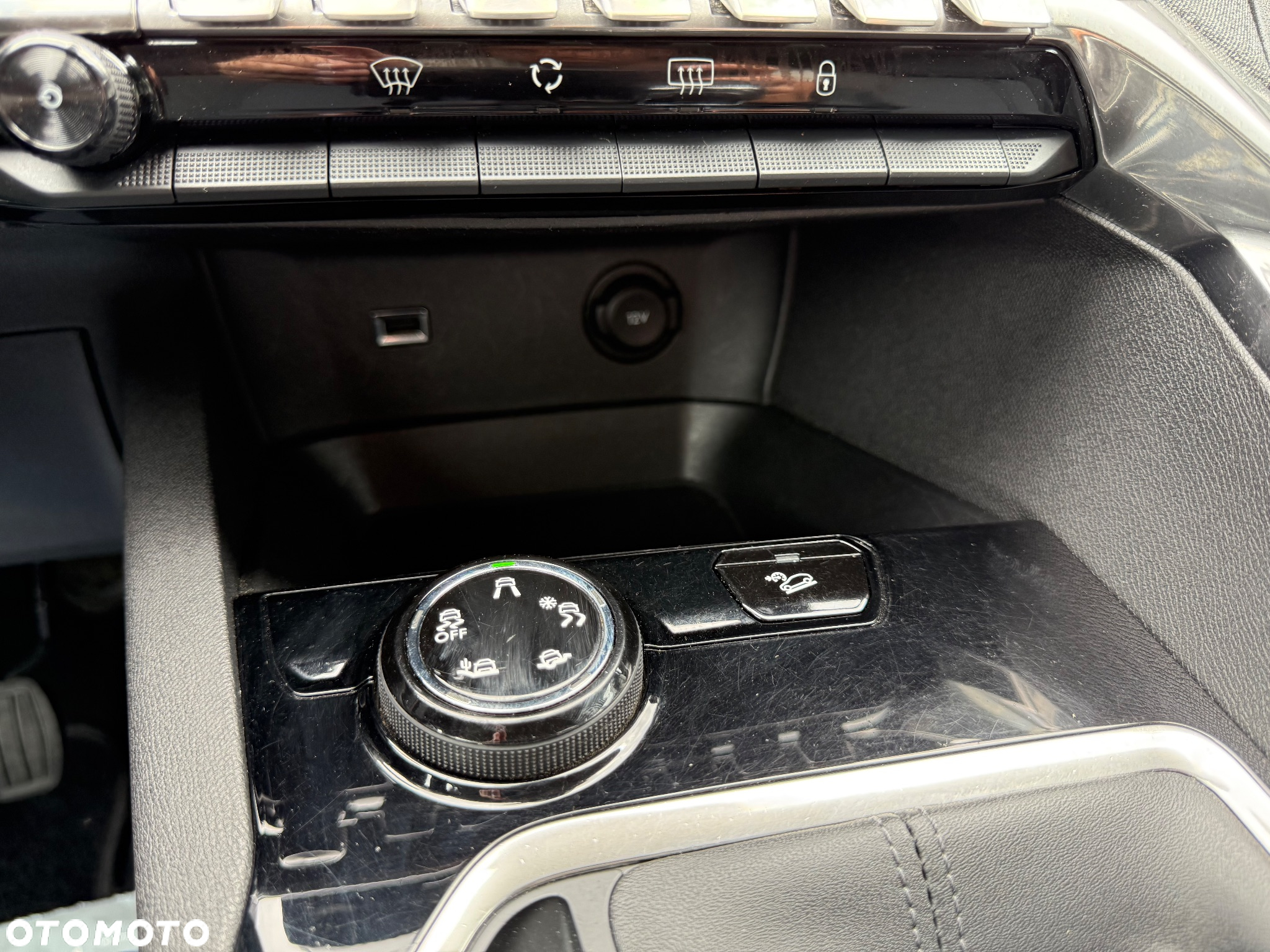 Peugeot 5008 1.5 BlueHDI Allure S&S - 25