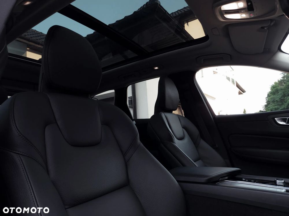 Volvo XC 60 B4 D AWD Plus Dark - 27