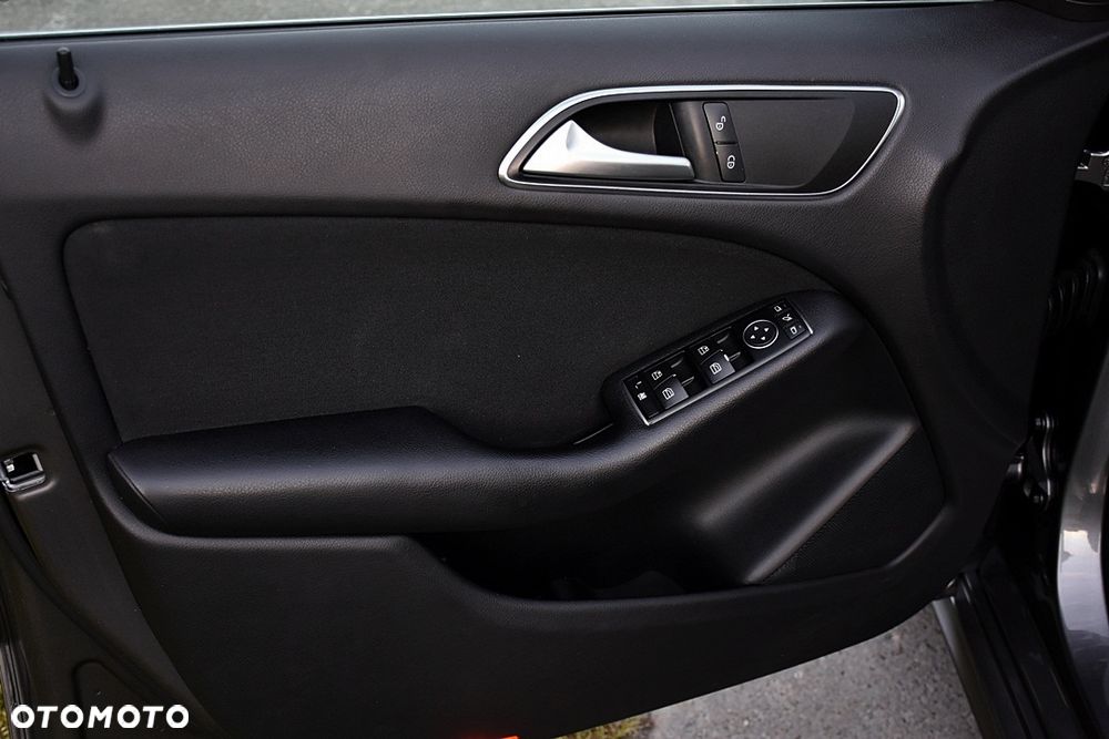Mercedes-Benz Klasa B 180 BlueEFFICIENCY Edition Style - 24
