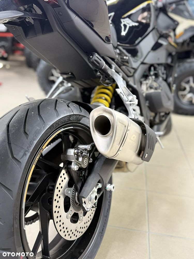 QJMOTOR SRK 800RR - 11