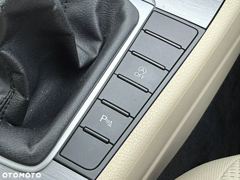 Volkswagen Passat - 23