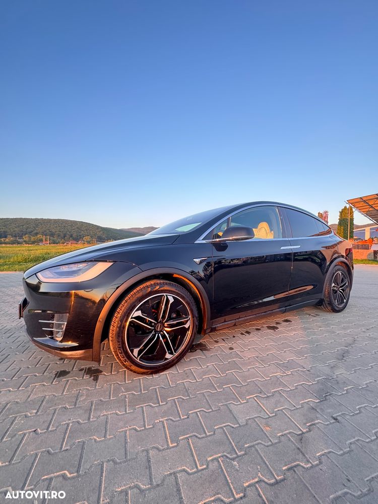 Tesla Model X - 1