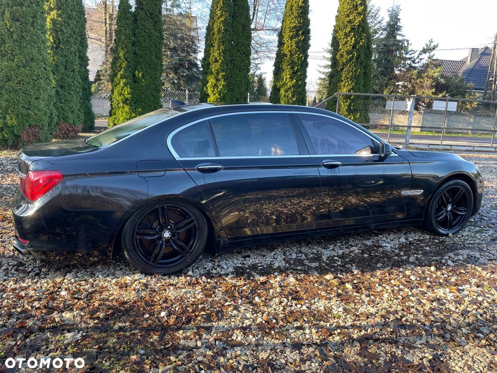 BMW Seria 7 750i L xDrive - 8